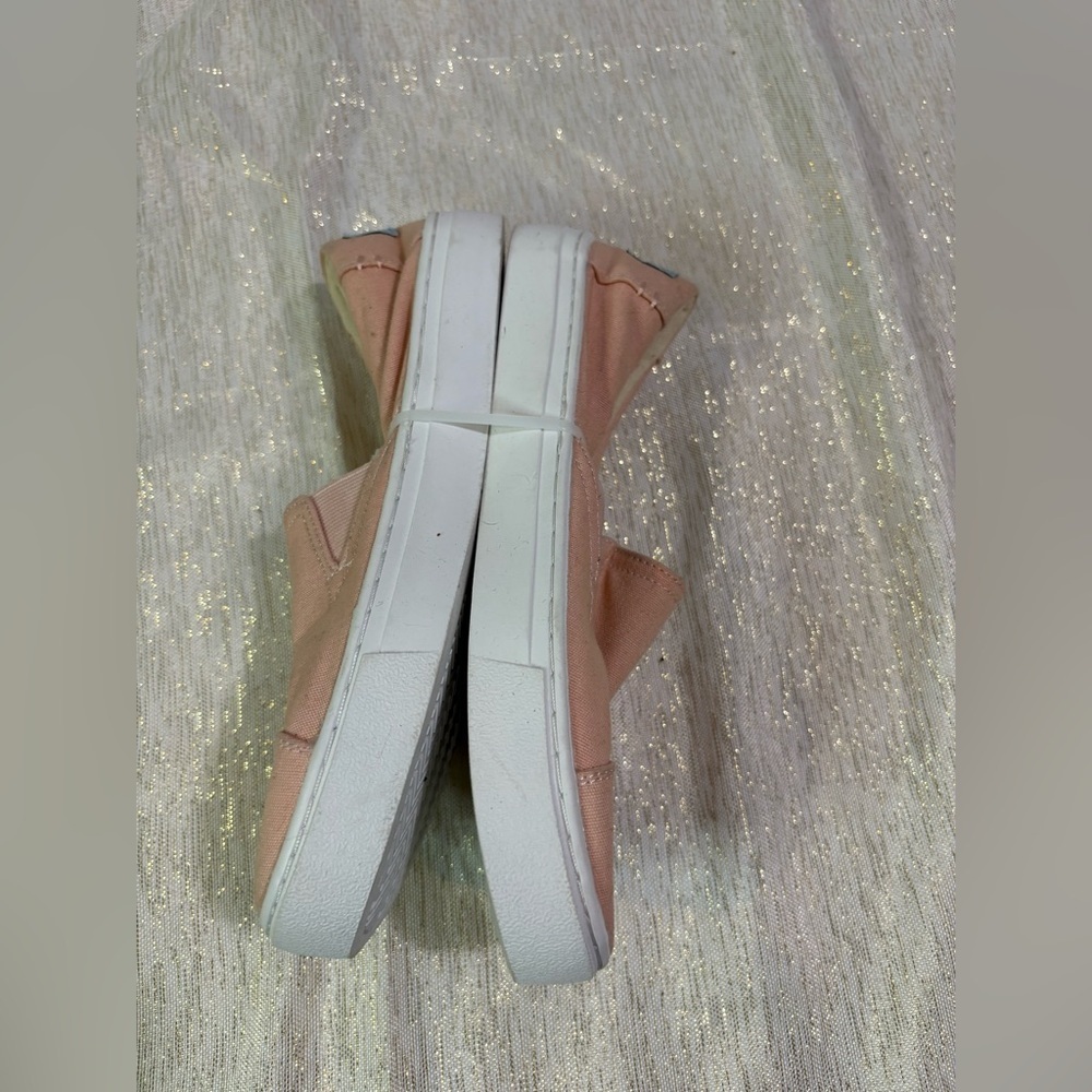 TOMS Women's Pink Loafers in size US 5